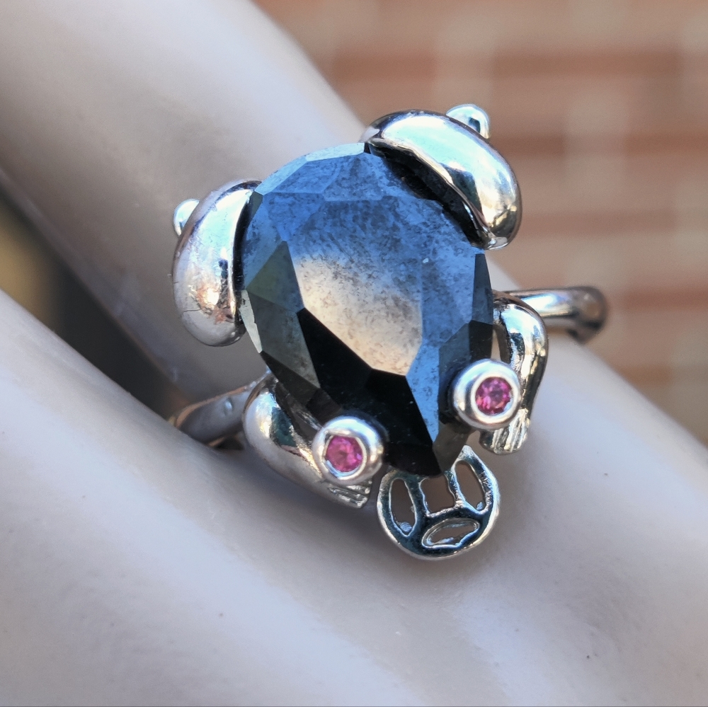 Sterling Silver Black Teardrop Ring with Pink Accent Stones
